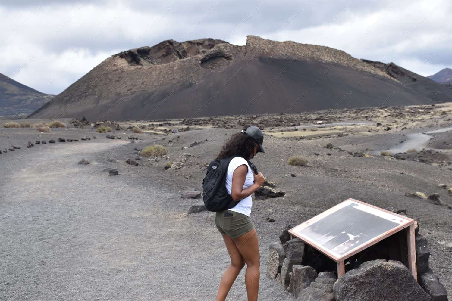 Read more about the article Hiking at the Volcan el Cuervo, Lanzarote